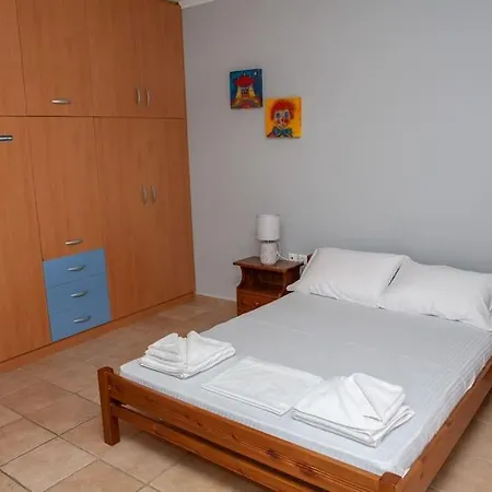 Athena's For Families, 50m From The Beach!