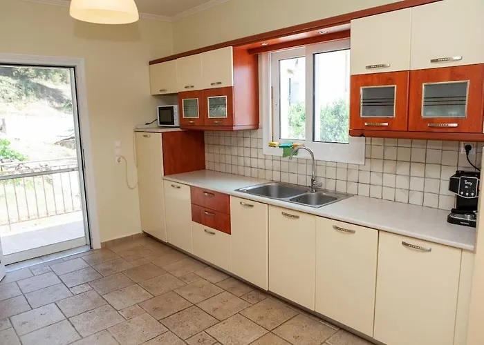 Athena's For Families, 50m From The Beach!