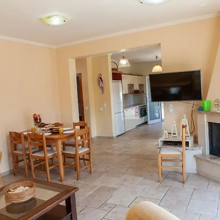 Athena's For Families, 50m From The Beach! דירה ליגיה