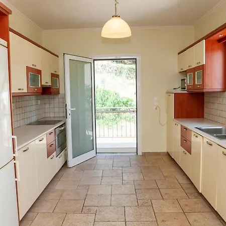 Athena's For Families, 50m From The Beach! Lijá