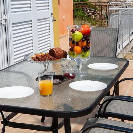 Athena's For Families, 50m From The Beach! * Lijá